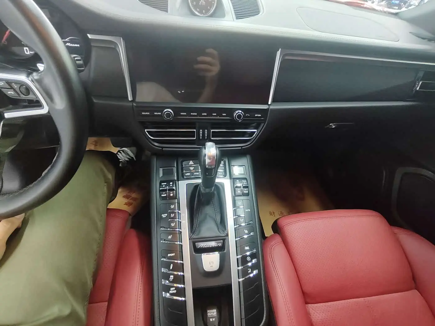 Porsche Macan 2020 — Photo 7/15