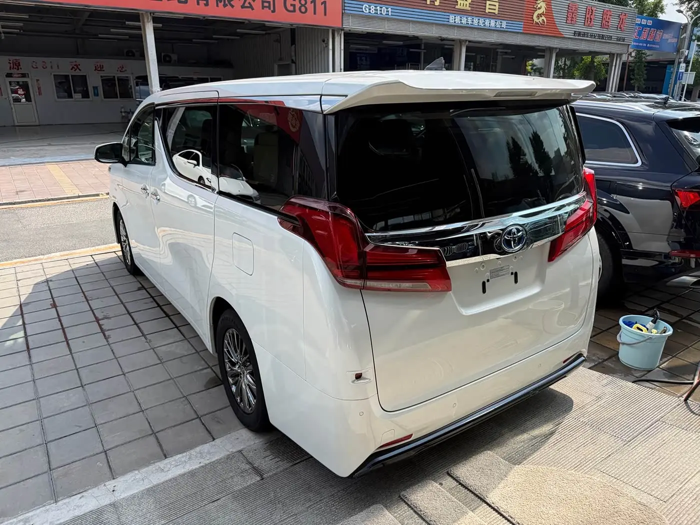 Toyota Alphard 2021 — Photo 2/17
