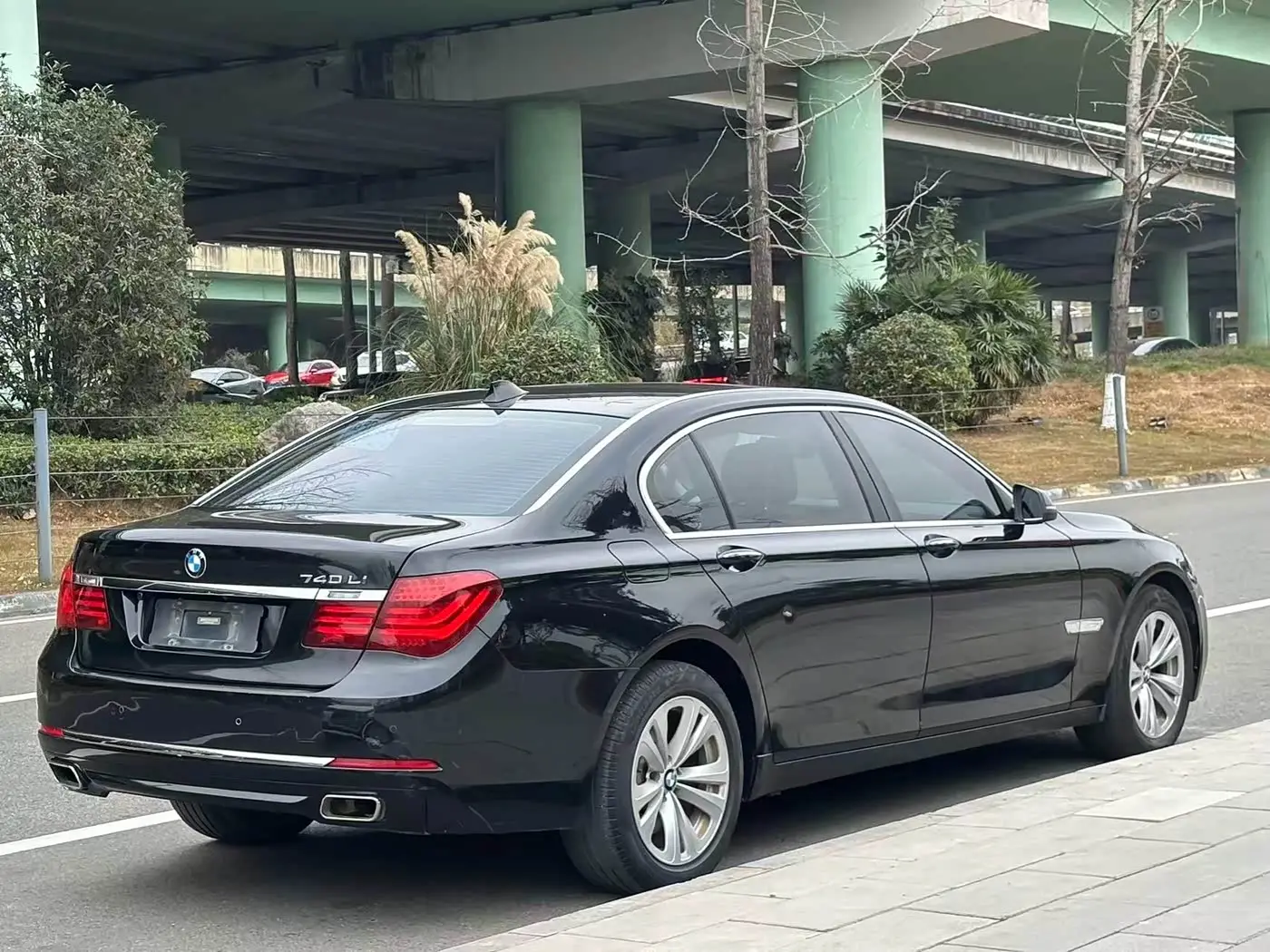 BMW 7 Series 2013 — Фото 6/17