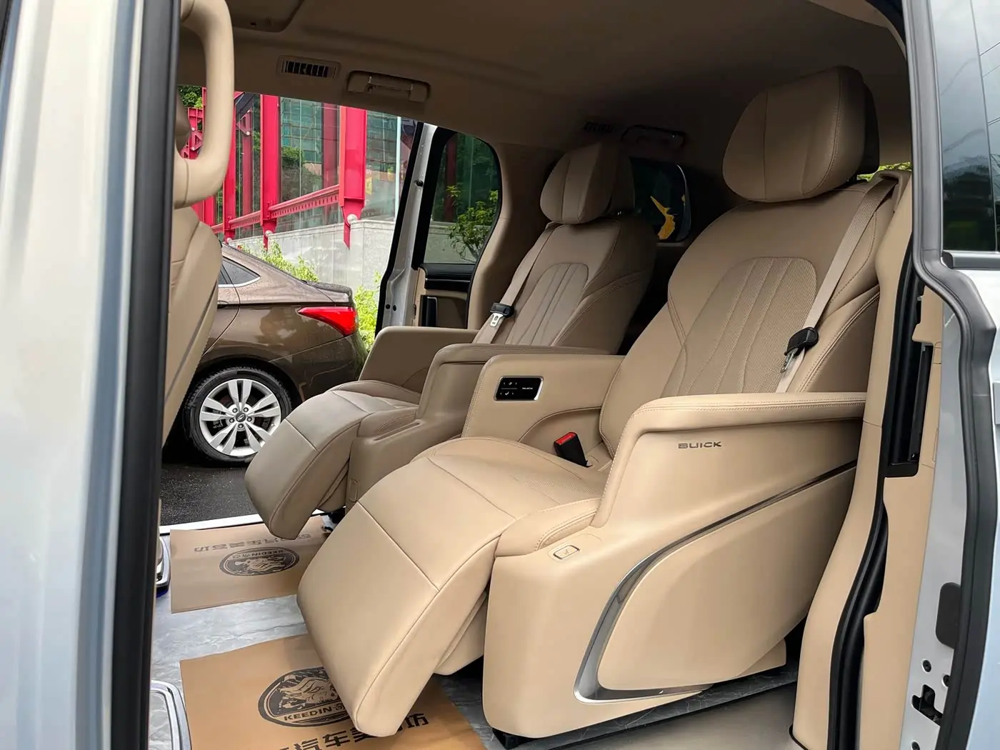 Buick GL8 New Energy 2025 — Photo 16/20