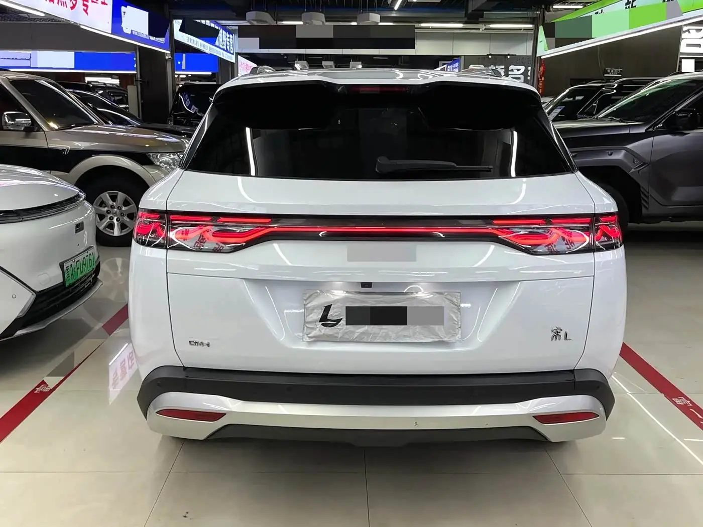 BYD Song L DM-i 2024 — Фото 11/13