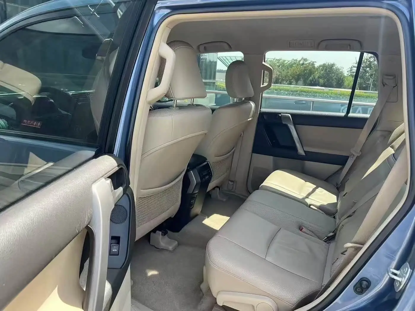 Toyota Prado 2010 — Photo 8/9
