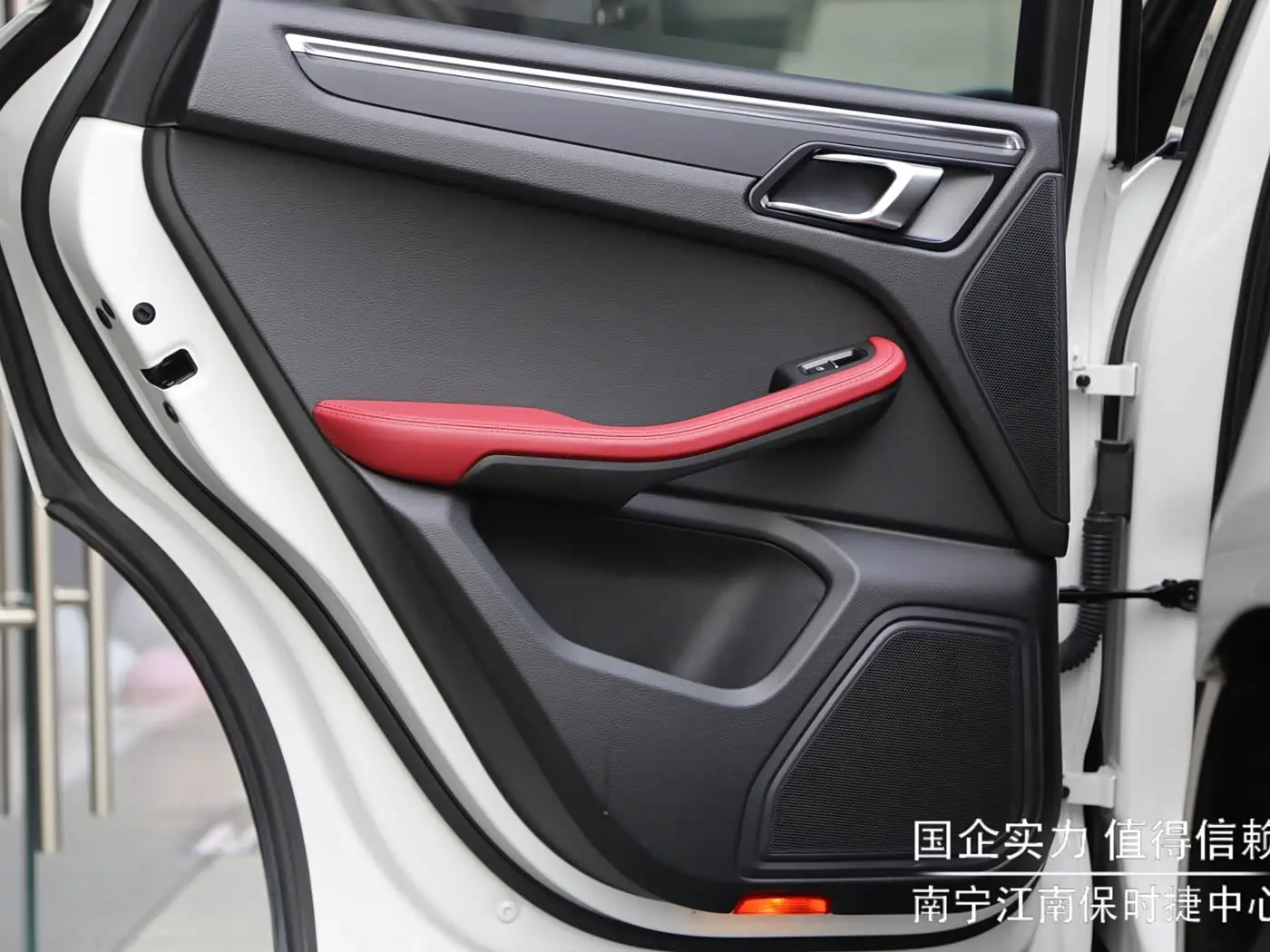 Porsche Macan 2024 — Photo 8/15
