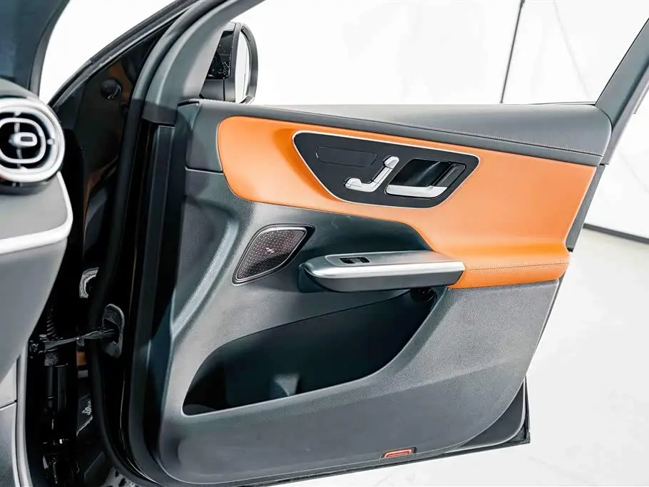 Mercedes-Benz GLC 2025 — Фото 14/20