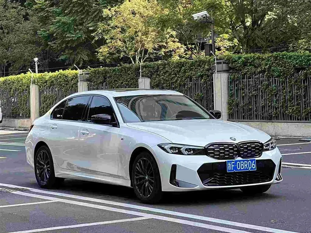 BMW 3 Series 2024 — Фото 1/10