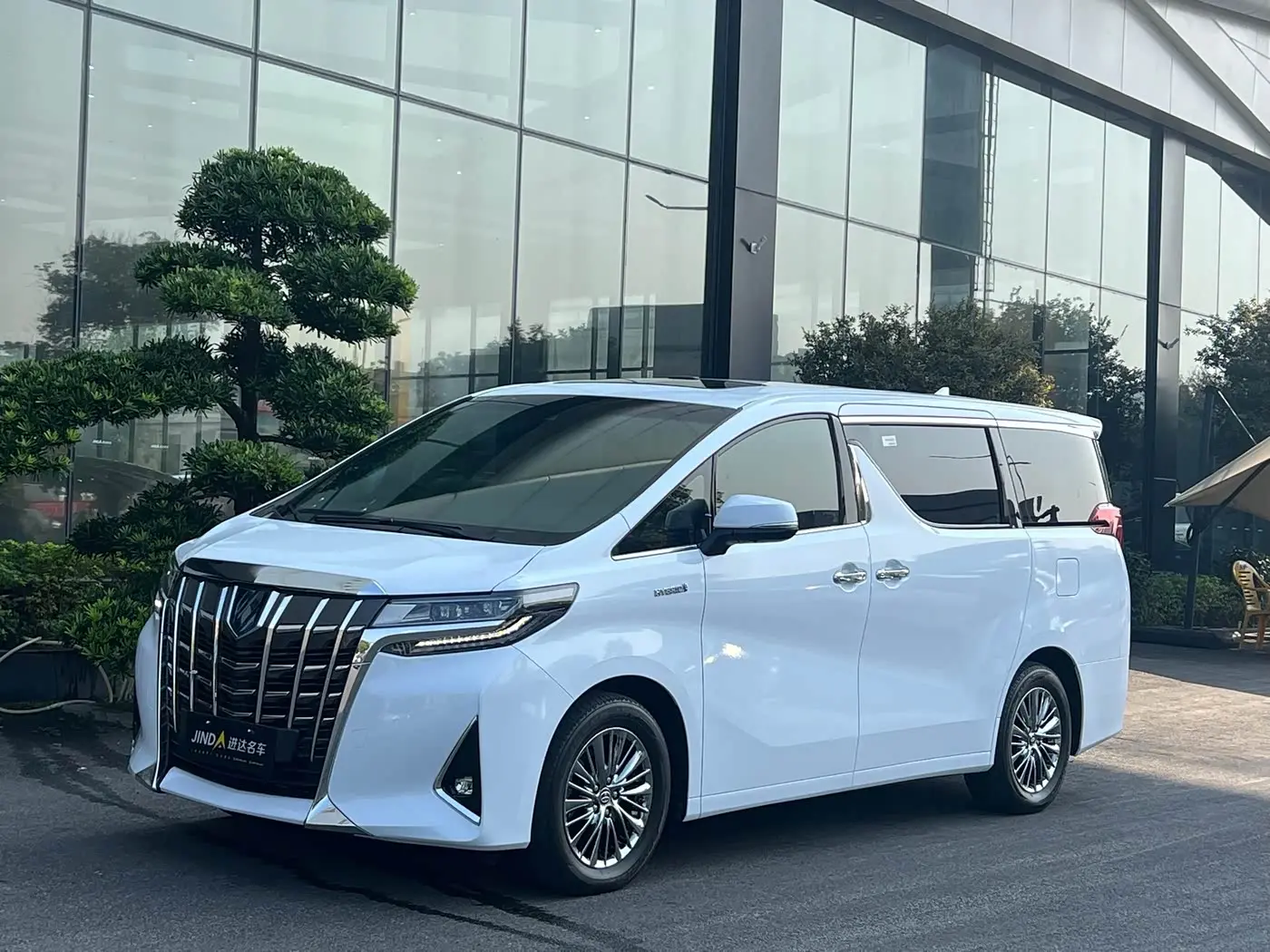 Toyota Alphard 2020 — Фото 2/19