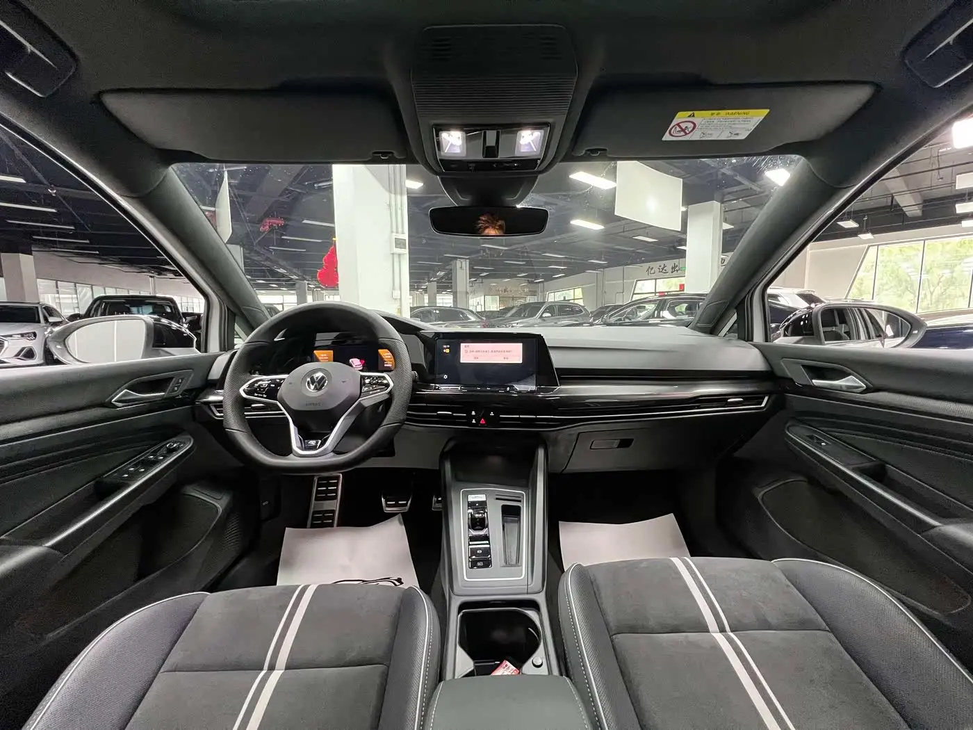 Volkswagen Golf 2022 — Şəkil 18/20