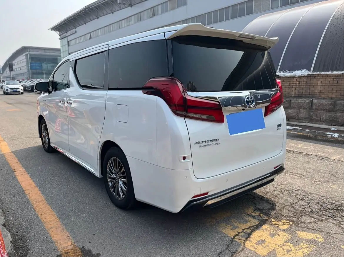 Toyota Alphard 2022 — Photo 6/20