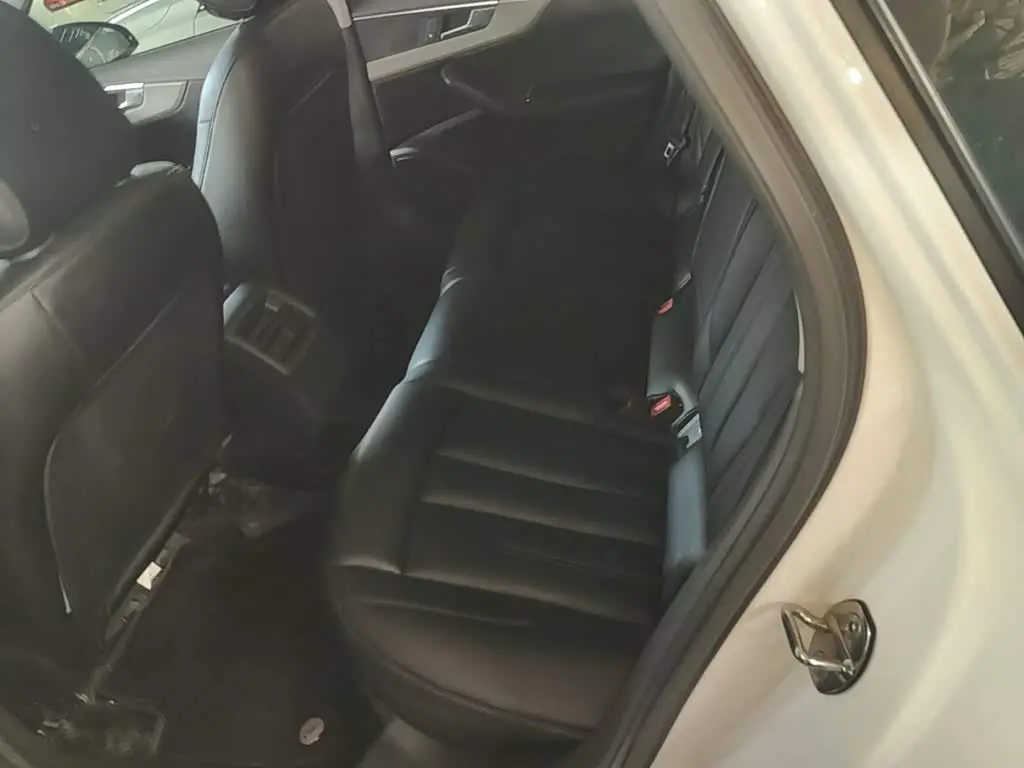 Audi A4L 2019 — Şəkil 17/20