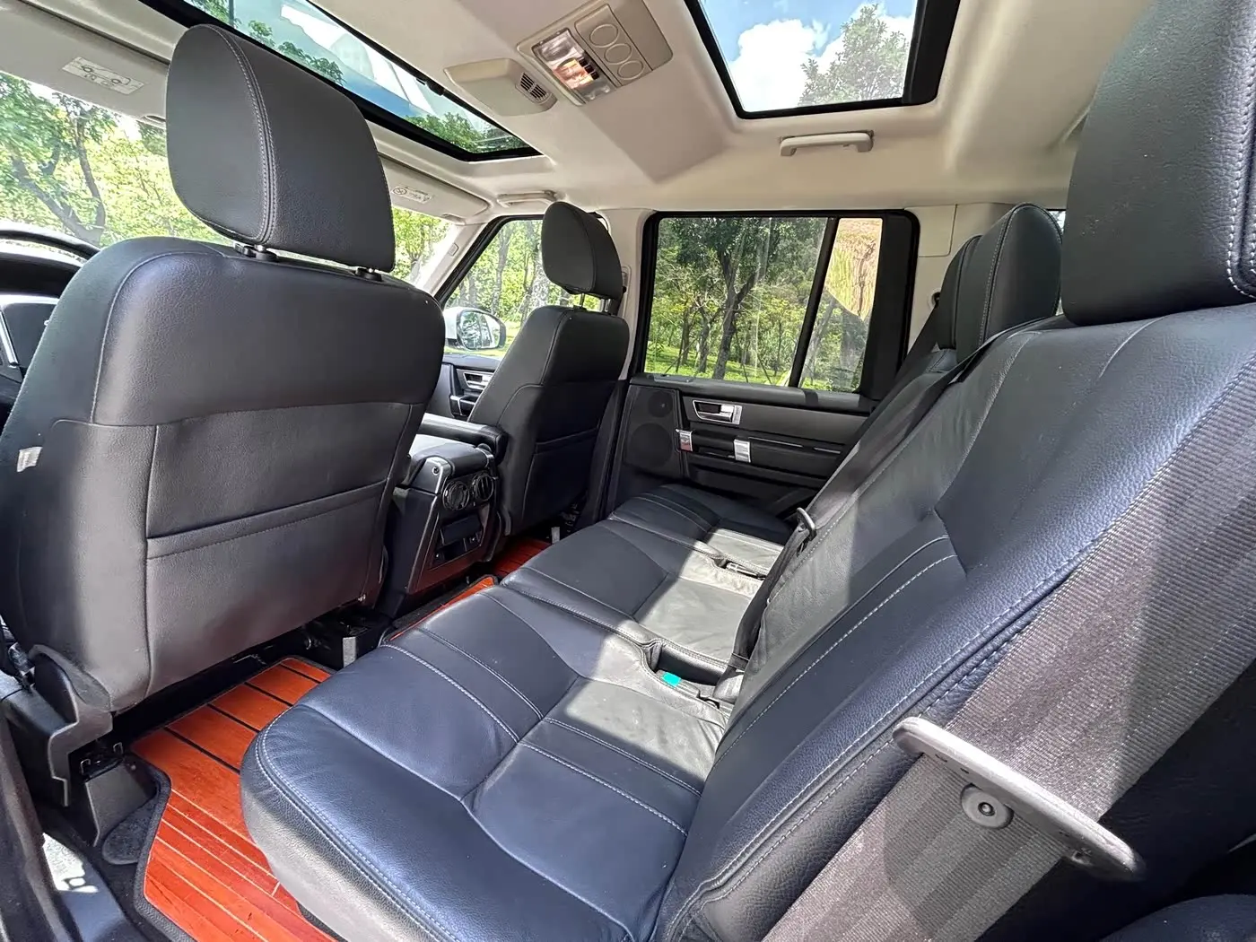 Land Rover Discovery 2014 — Photo 6/9