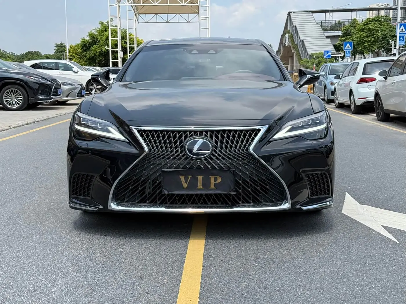 Lexus LS 2021 — Photo 2/11