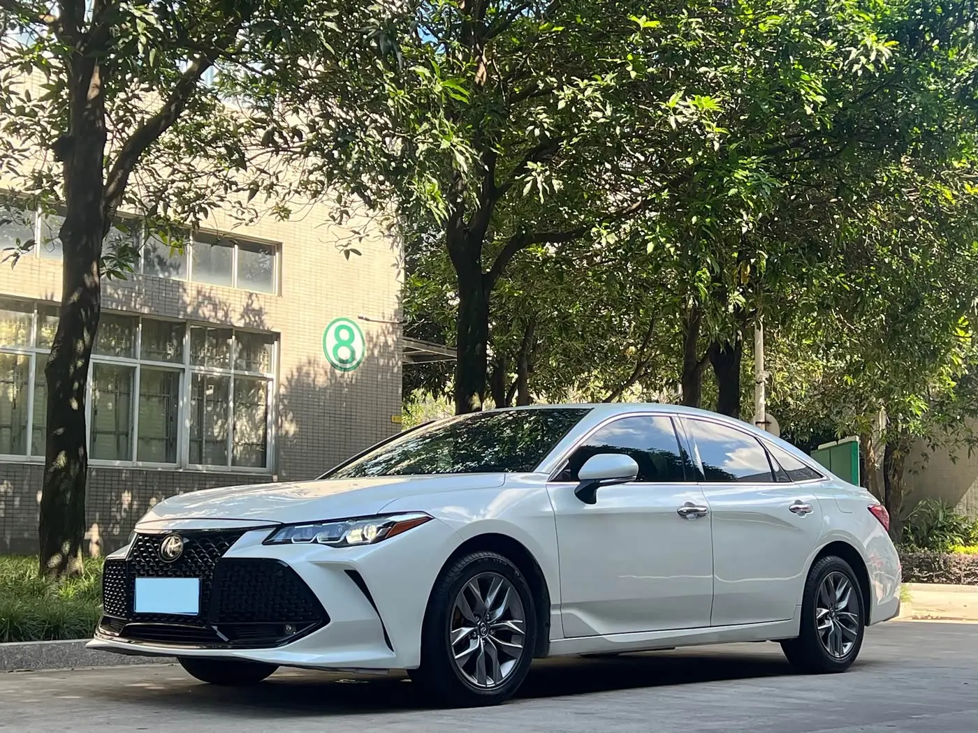 Toyota Avalon 2020 — Photo 2/9