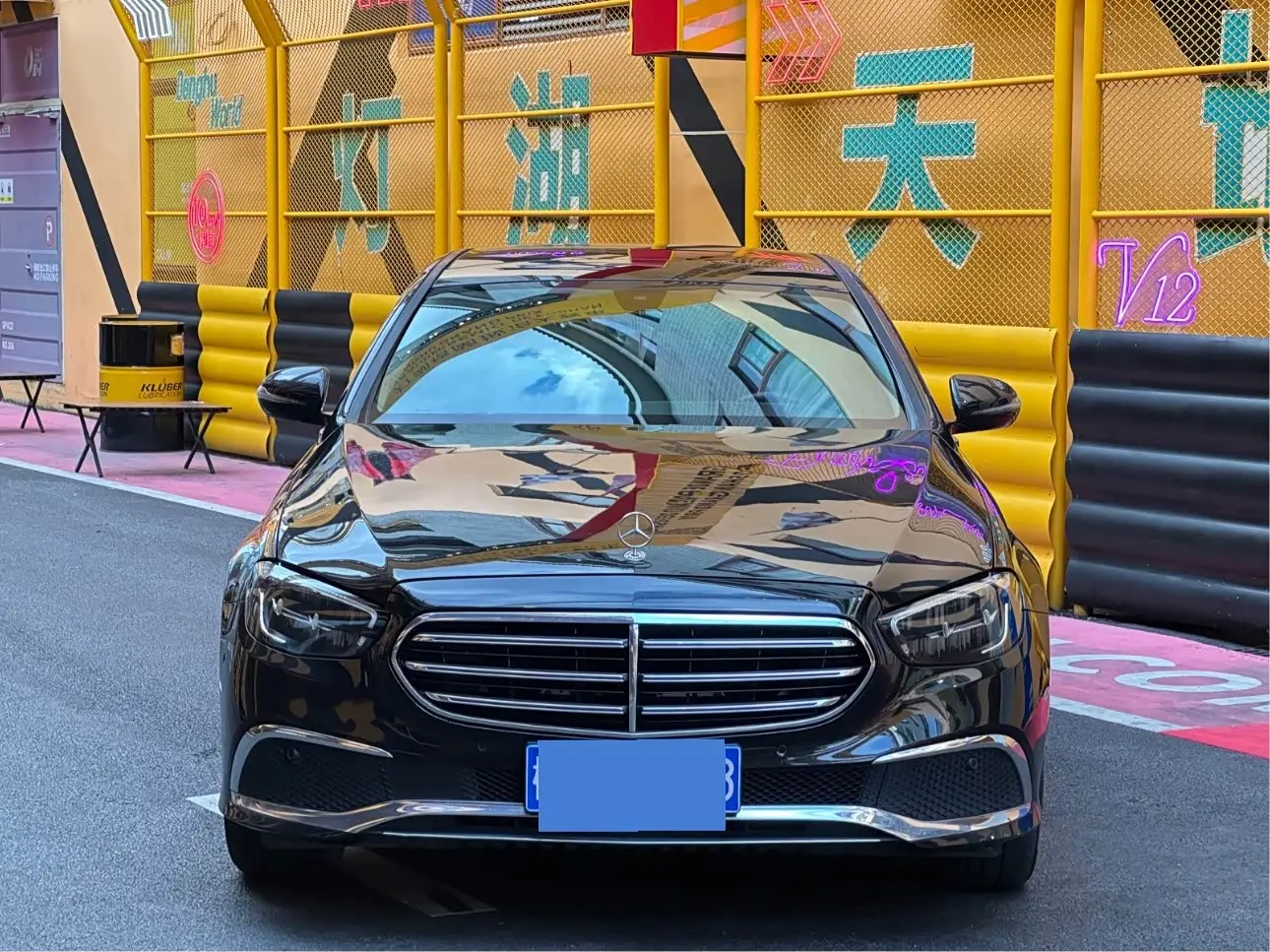 Mercedes-Benz E-Class 2023 — Photo 2/14