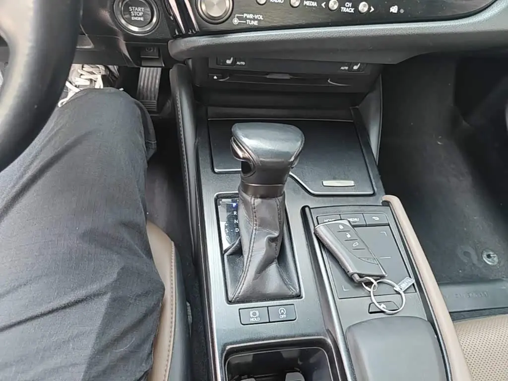 Lexus ES 2022 — Şəkil 14/20