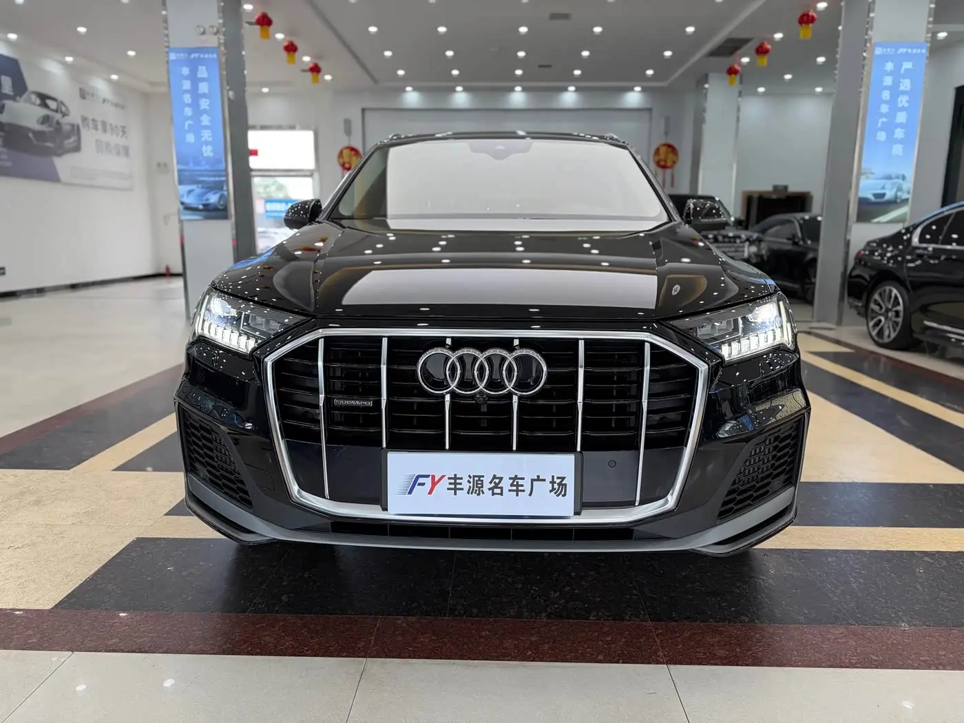 Audi Q7 2021 — Photo 2/20
