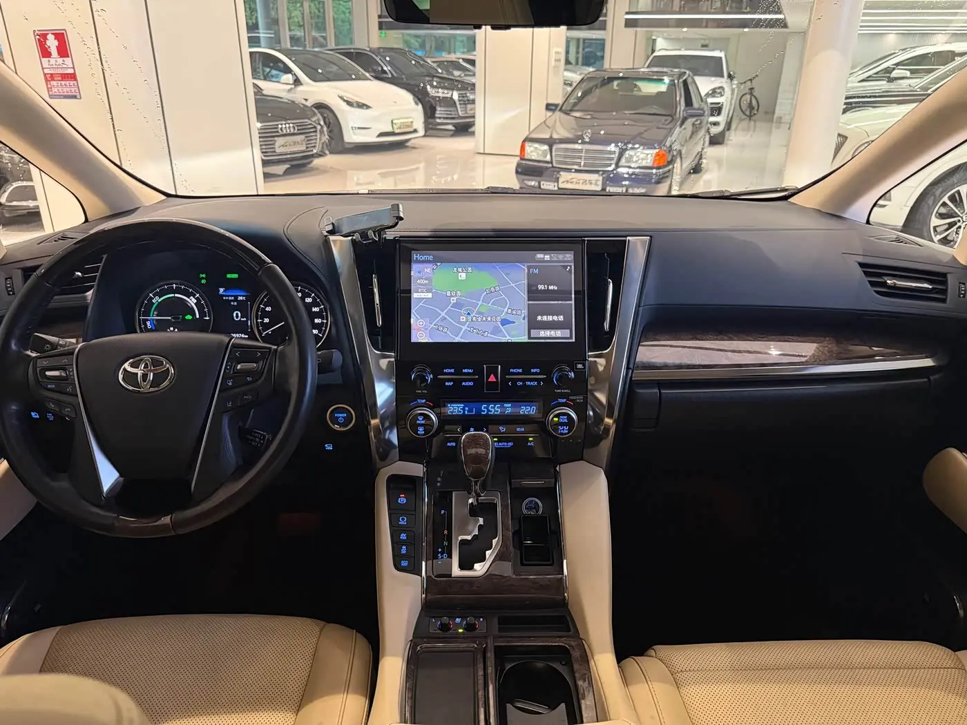 Toyota Alphard 2021 — ფოტო 13/17