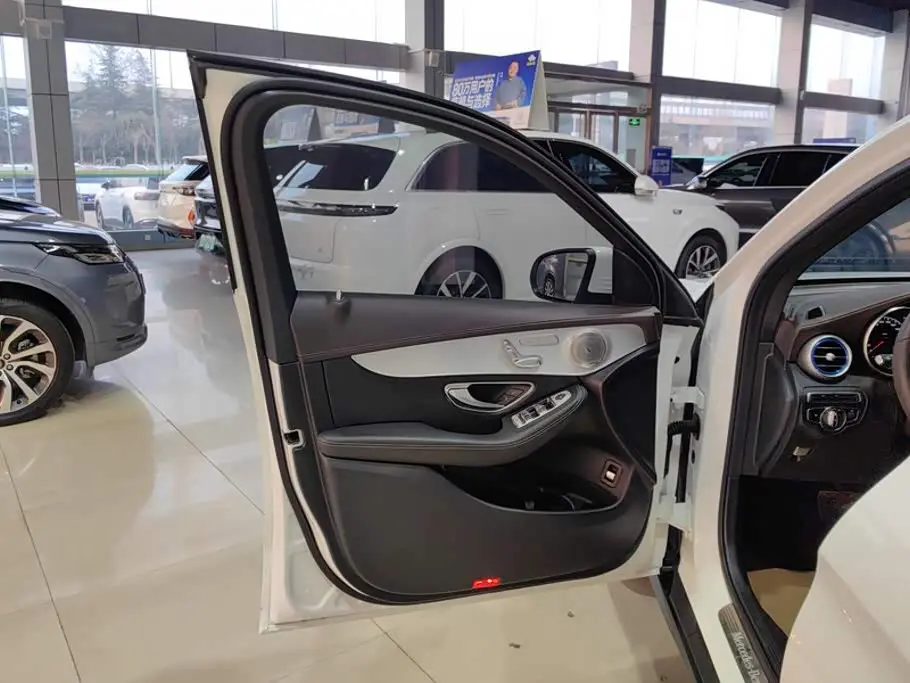 Mercedes-Benz GLC 2021 — Photo 7/16