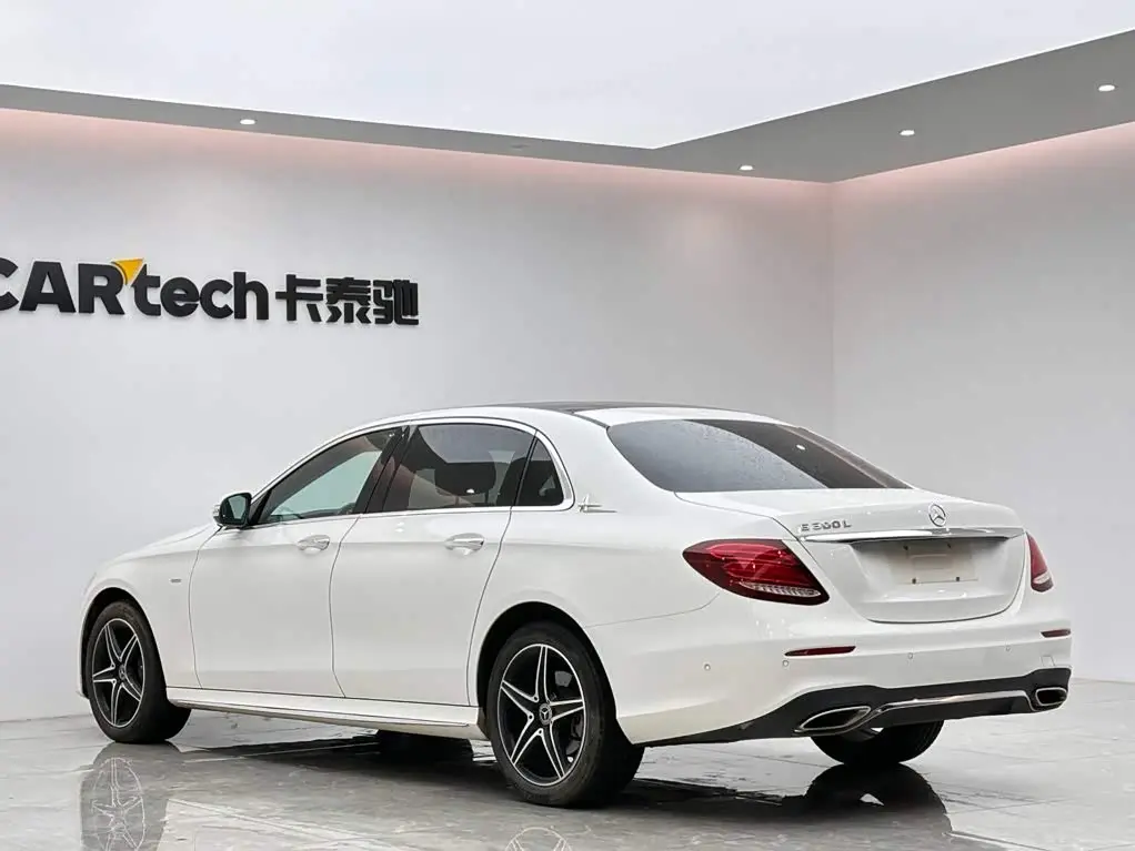 Mercedes-Benz E-Class 2020 — Photo 3/16