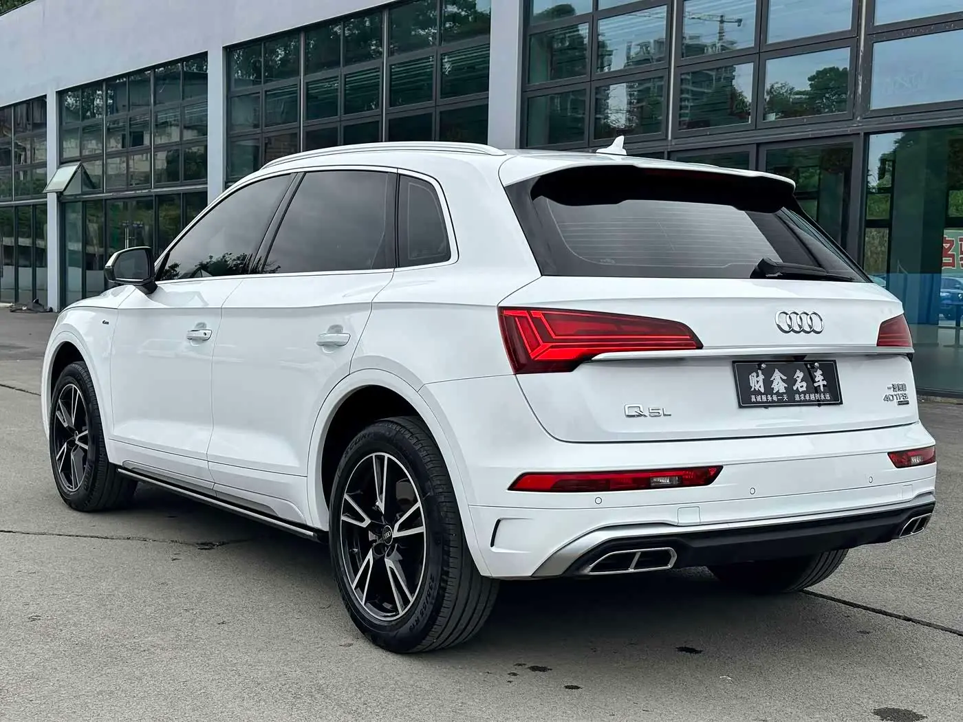 Audi Q5L 2024 — Фото 11/17