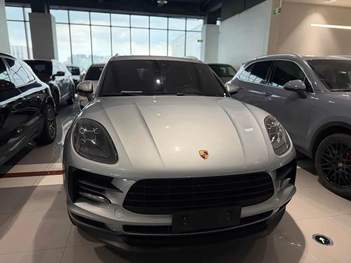 Porsche Macan 2020 — Photo 2/9