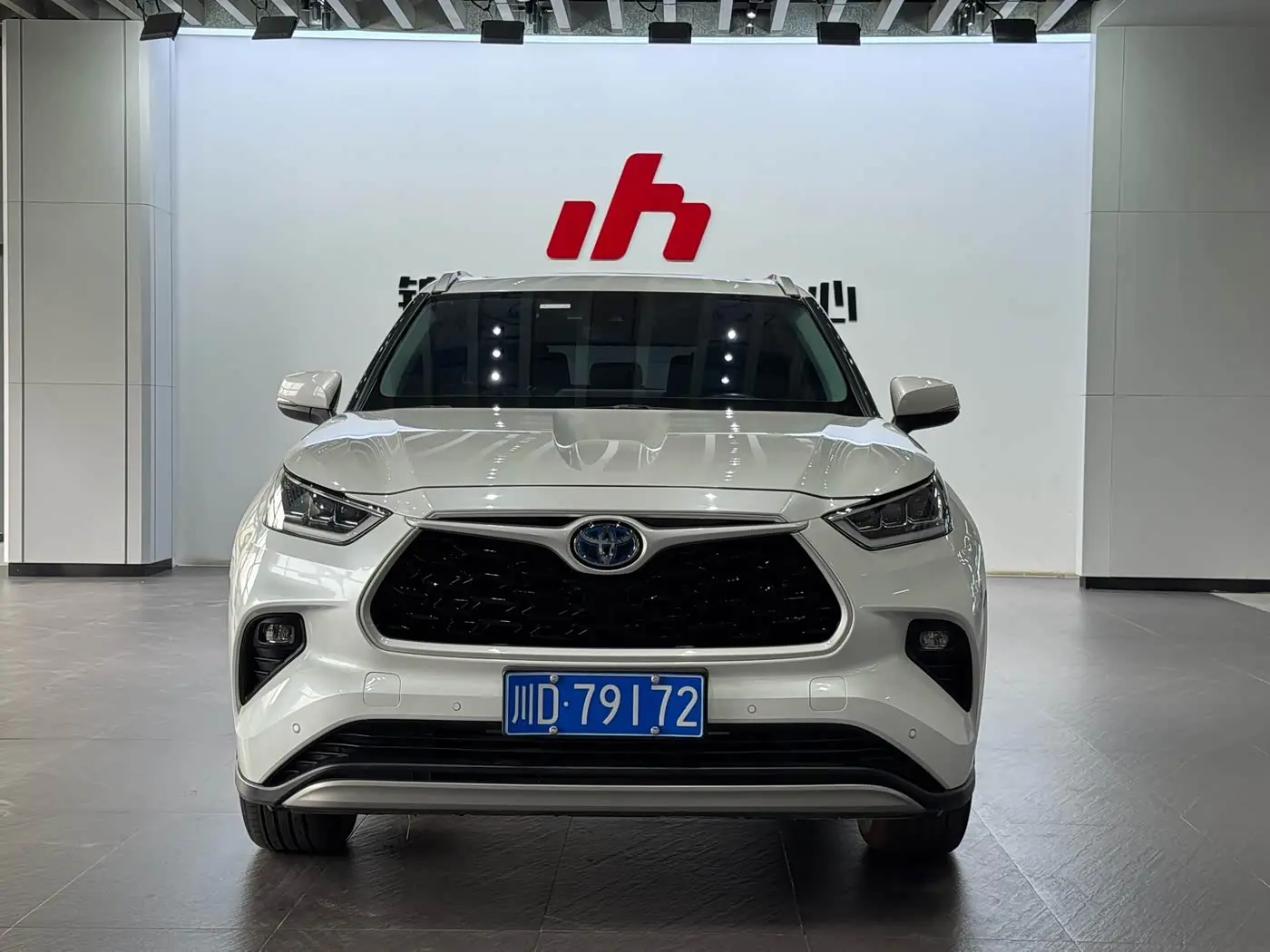 Toyota Highlander 2023 — Фото 2/14