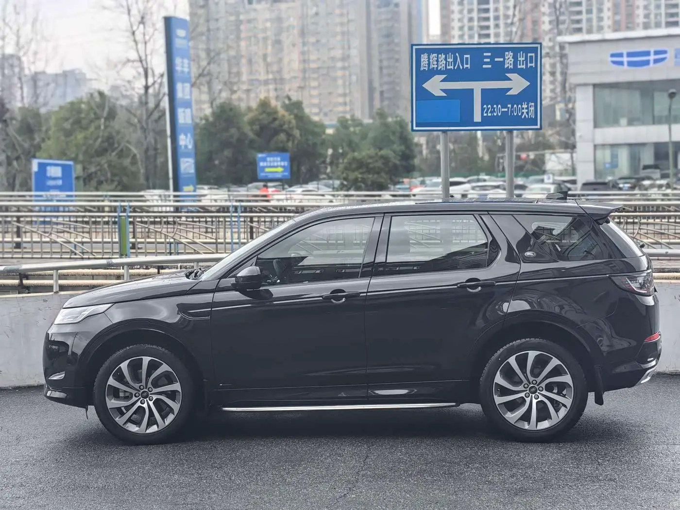 Land Rover Discovery Sport 2020 — Фото 4/19