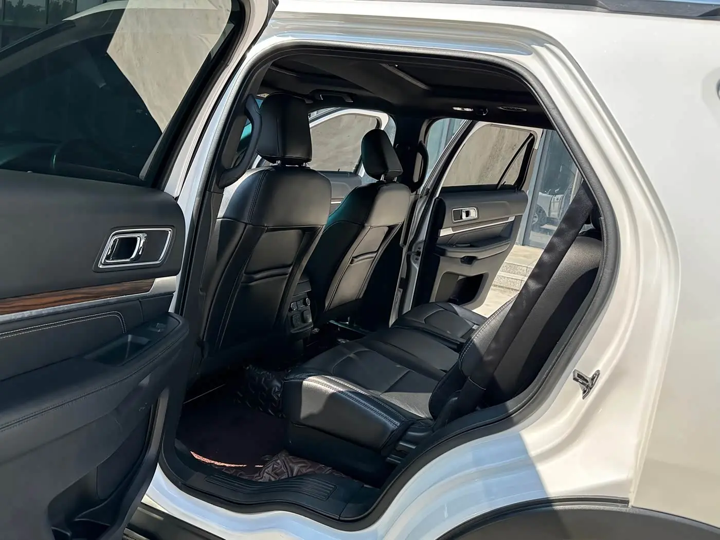 Ford Explorer 2019 — Photo 8/12