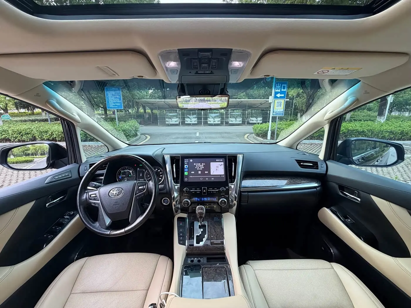 Toyota Alphard 2021 — Photo 11/18