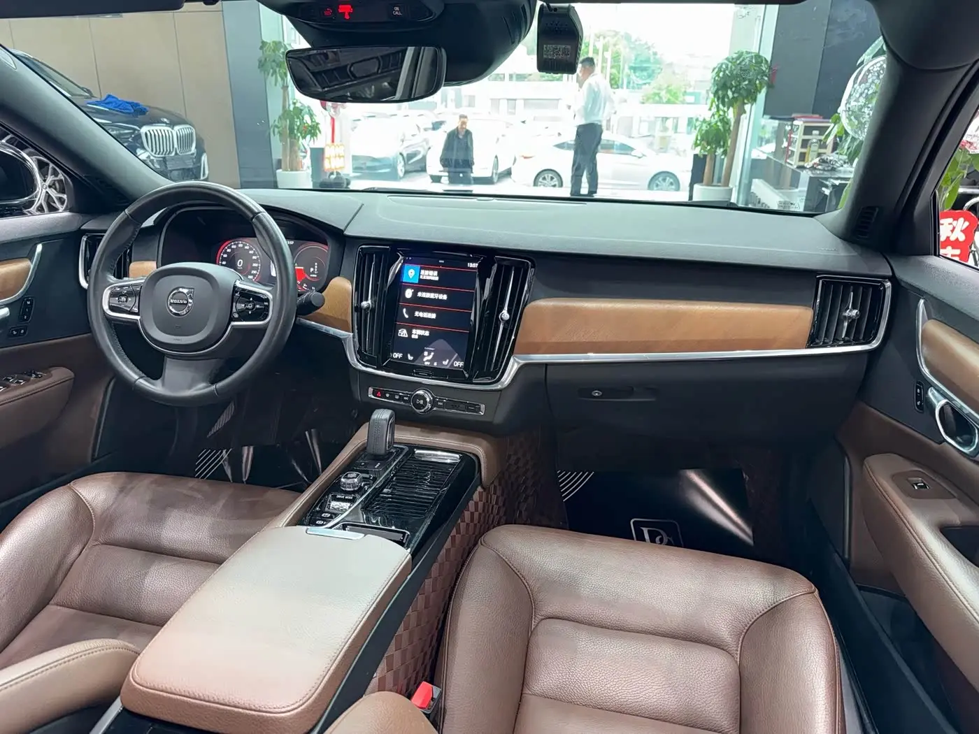 Volvo S90 Plug-in Hybrid 2020 — Фото 4/11