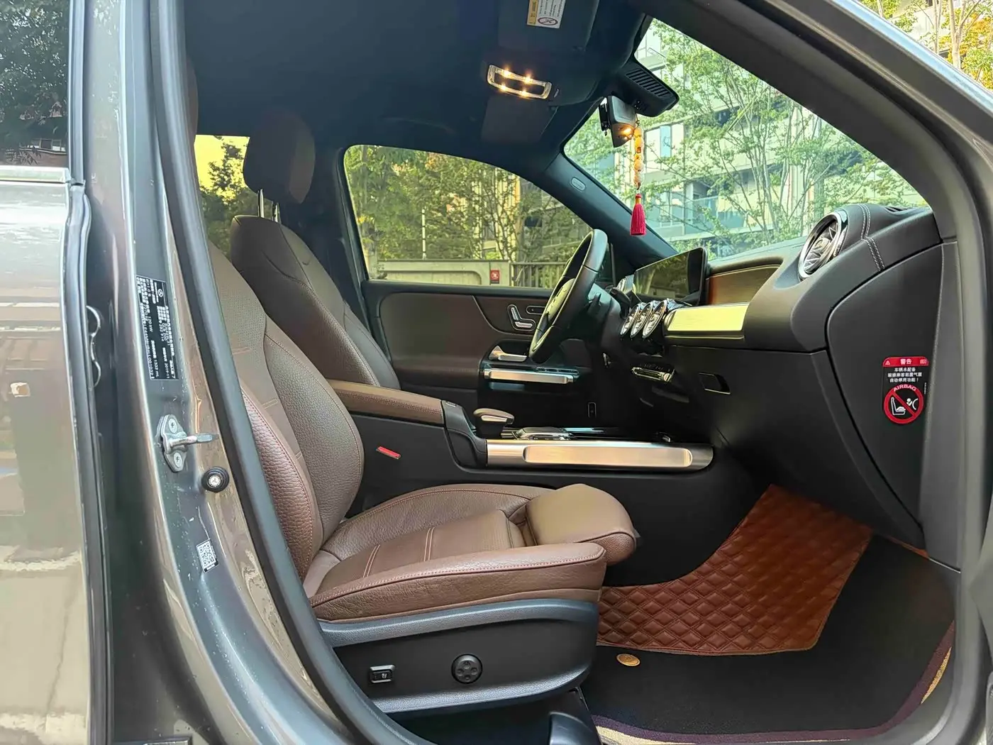 Mercedes-Benz GLB 2019 — Фото 13/17