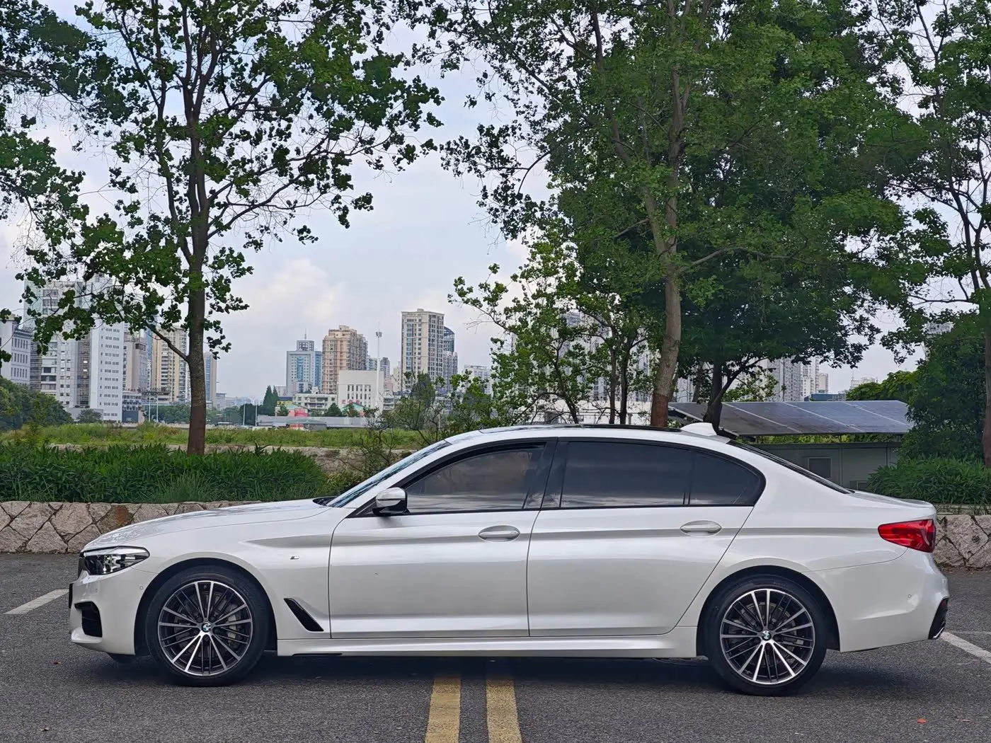 BMW 5 Series 2019 — Фото 11/15