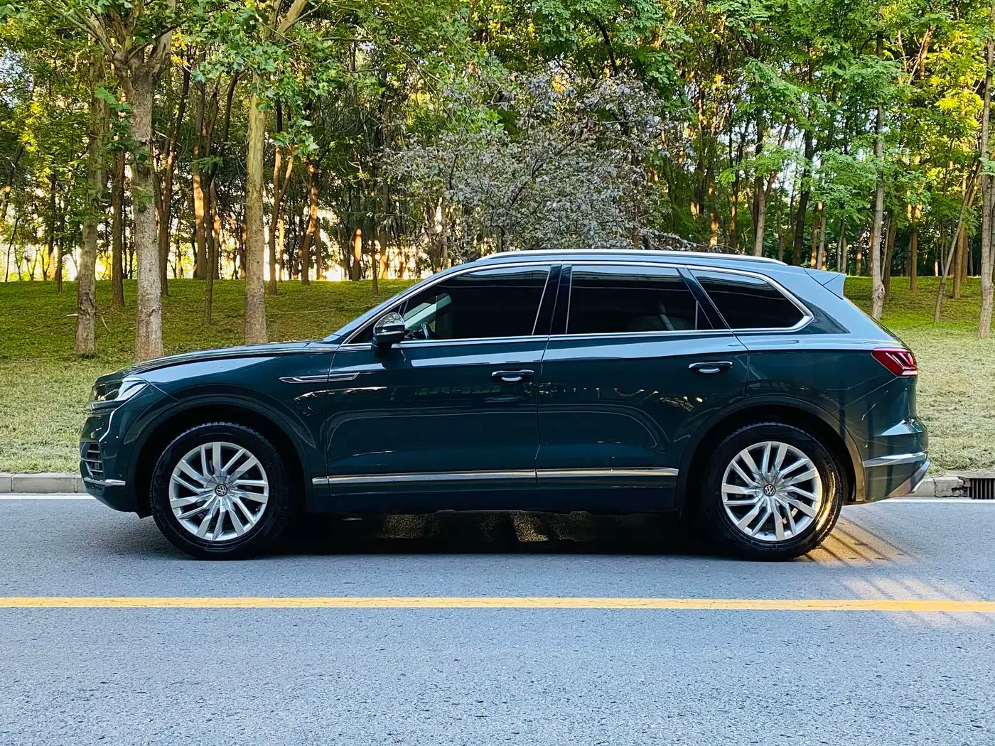 Volkswagen Touareg 2019 — Фото 2/17