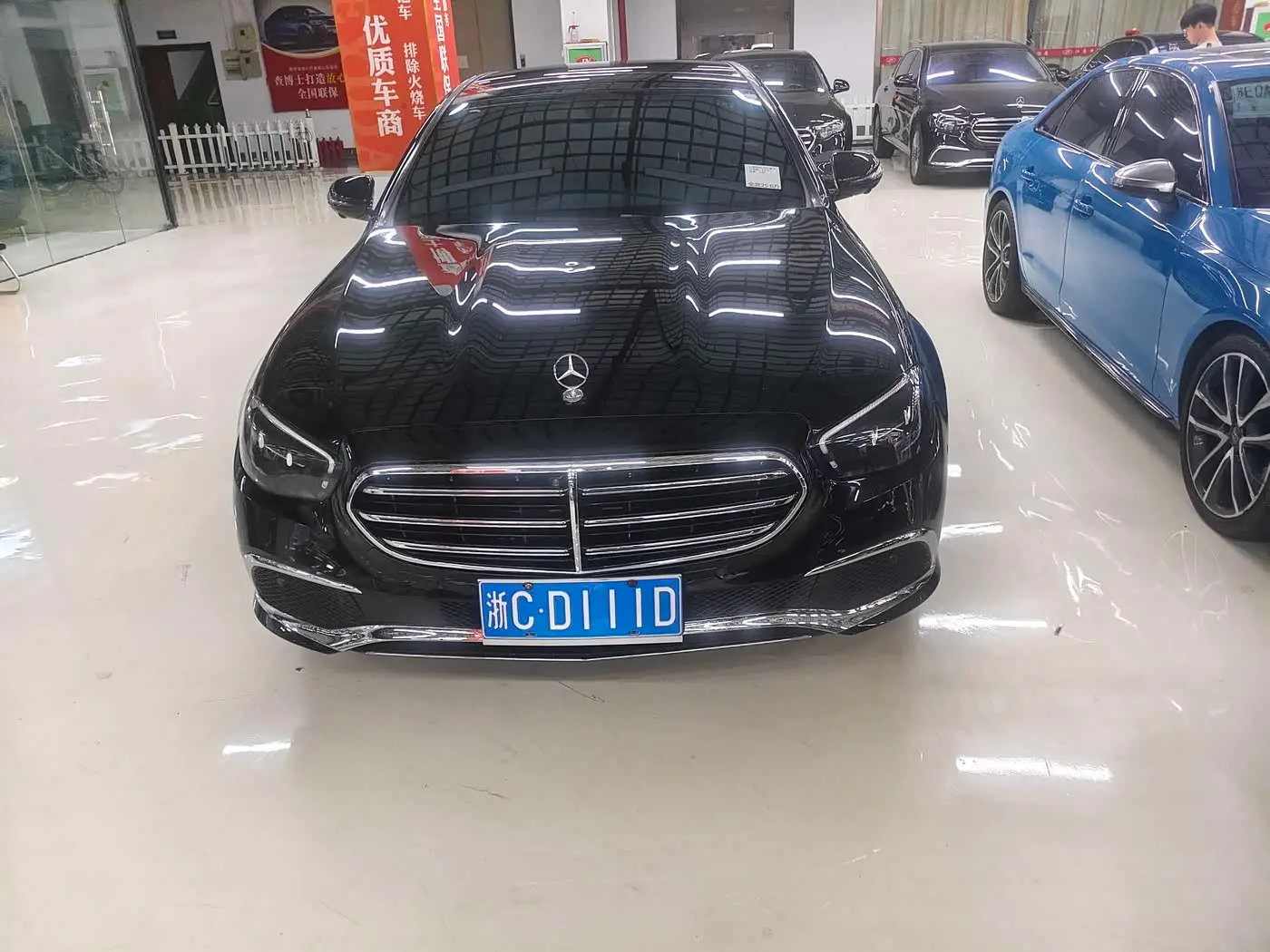 Mercedes-Benz E-Class 2023 — Photo 1/6