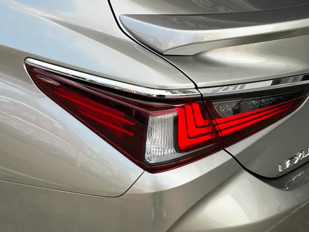 Lexus ES 2023 — Фото 12/20