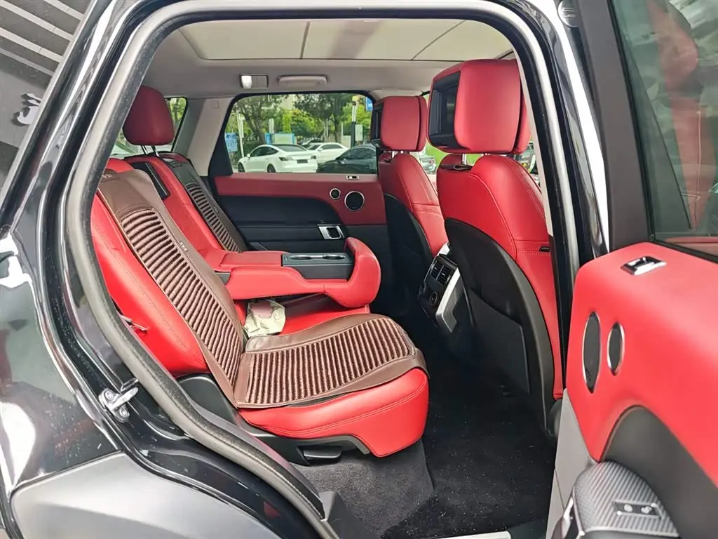 Land Rover Range Rover Sport 2019 — Фото 12/19