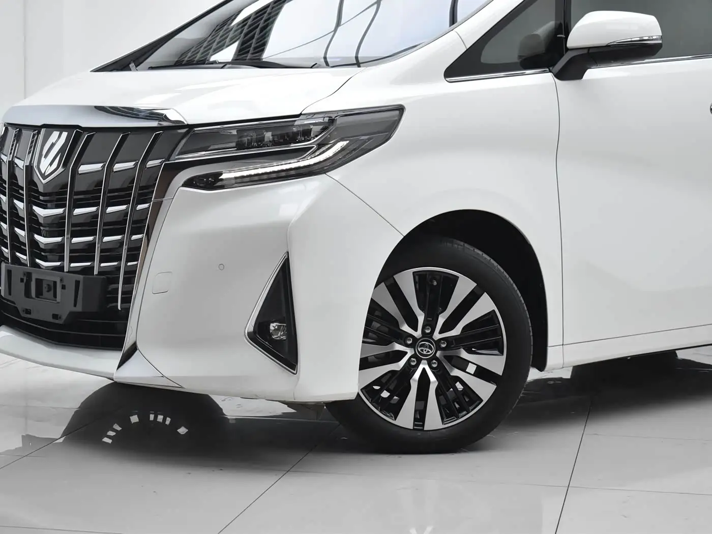 Toyota Alphard 2018 — Photo 4/20