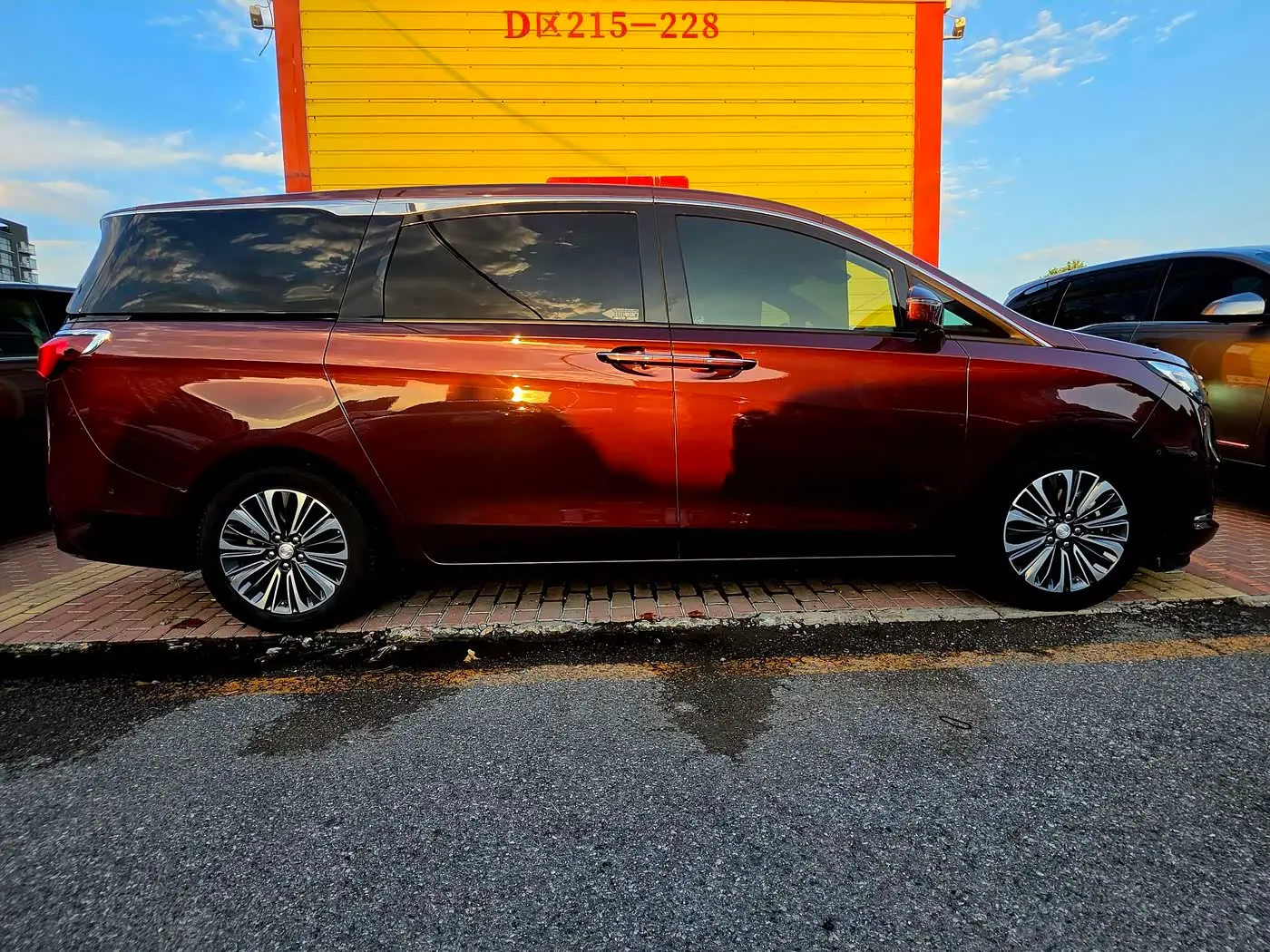 Buick GL8 2022 — Photo 8/16