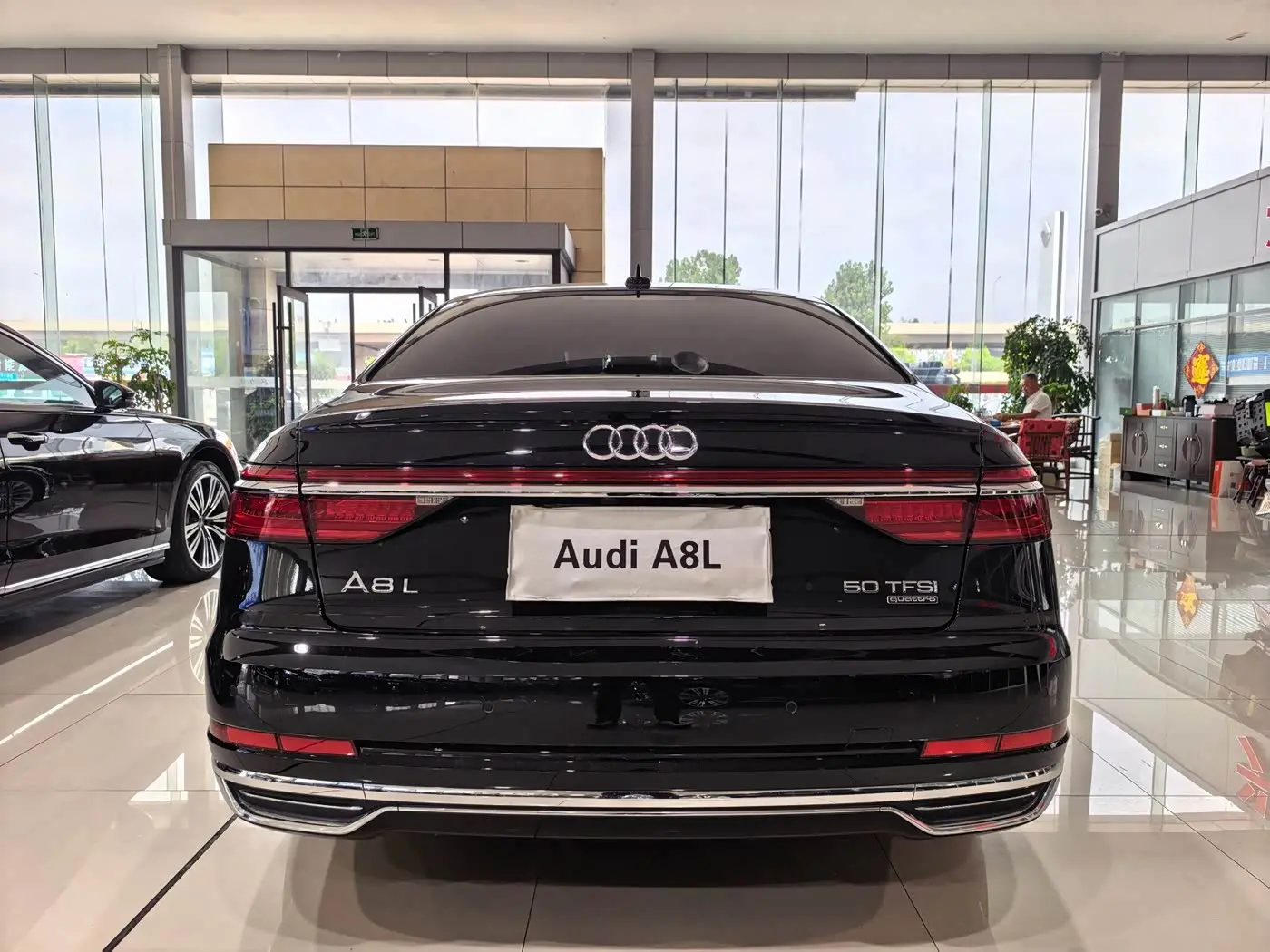 Audi A8 2022 — Фото 4/9