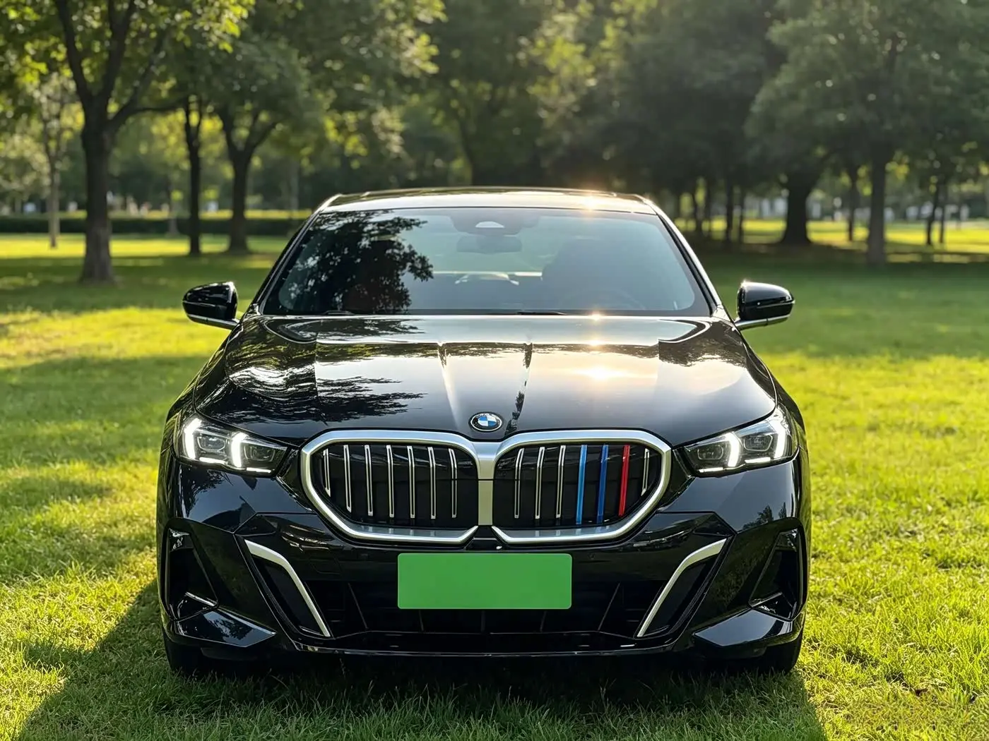 BMW 5 Series 2025 — Photo 2/15