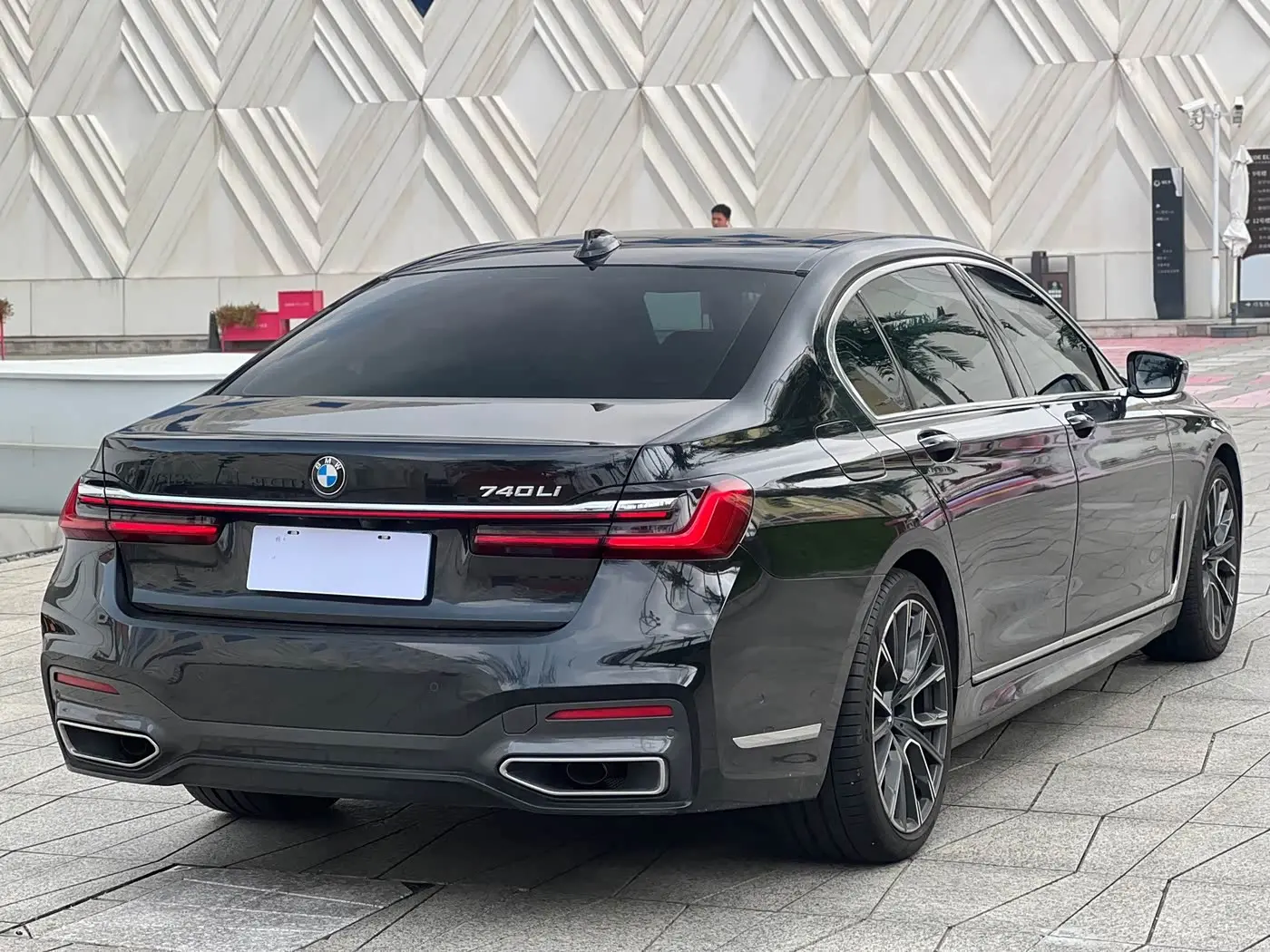 BMW 7 Series 2020 — Photo 6/20