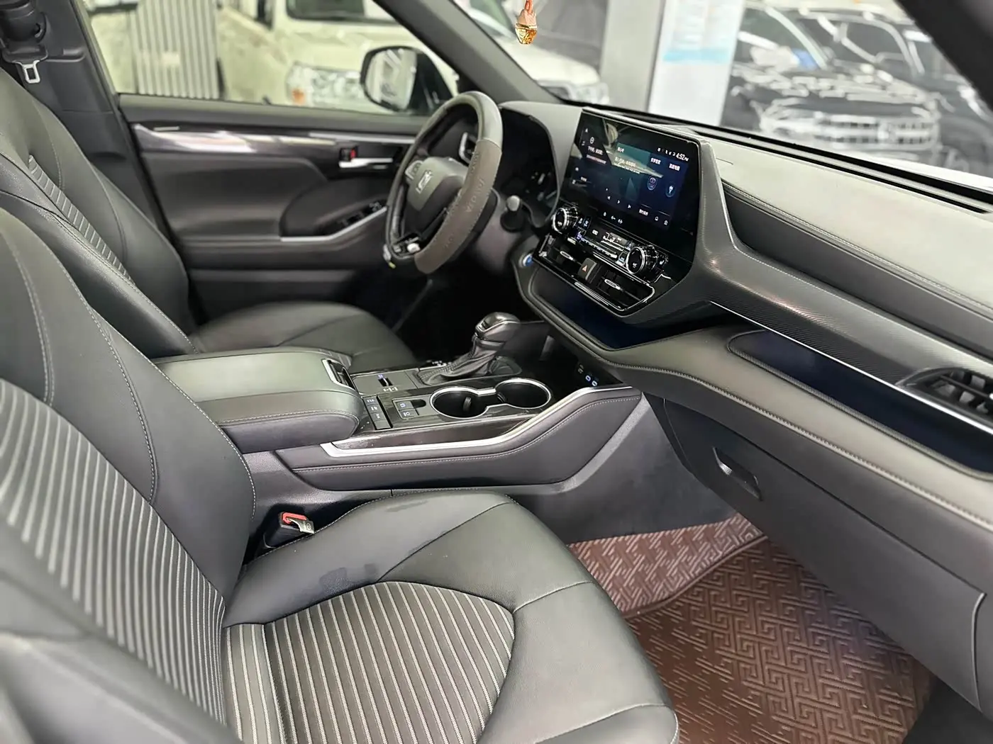 Toyota Crown Kluger 2022 — Şəkil 12/12