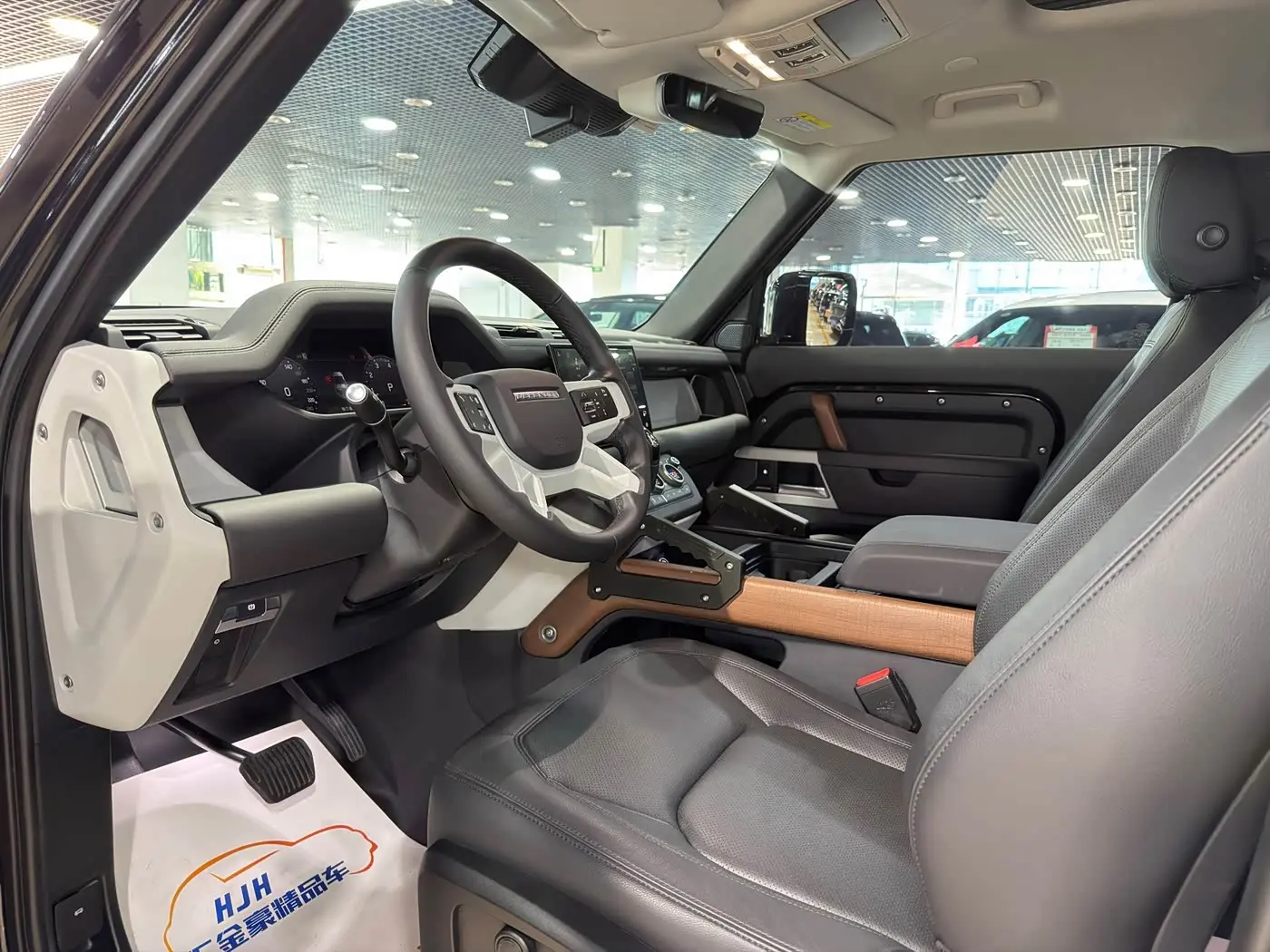 Land Rover Defender 2024 — Photo 5/15