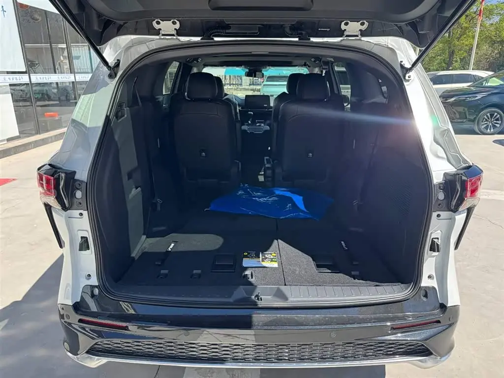 Toyota Granvia 2026 — Photo 14/14