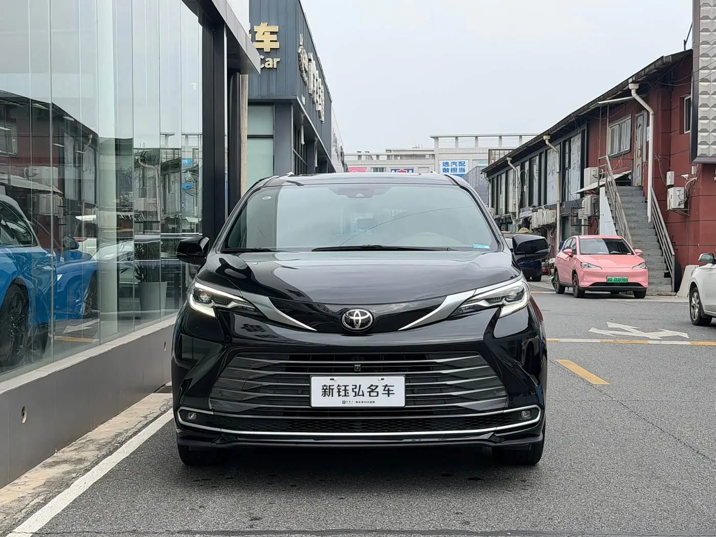Toyota Sienna 2024 — Şəkil 2/19