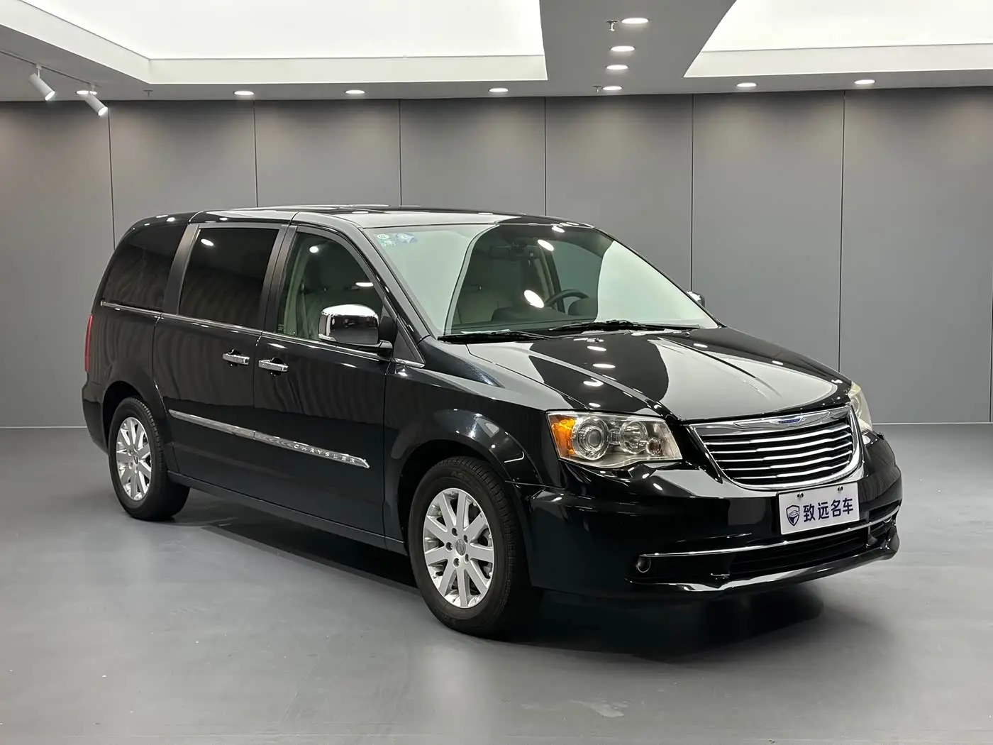 Chrysler Grand Voyager 2016 — Фото 3/20