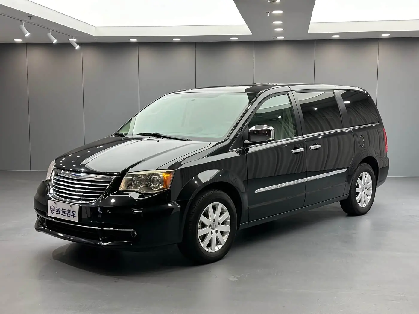 Chrysler Grand Voyager 2016 — Фото 1/20