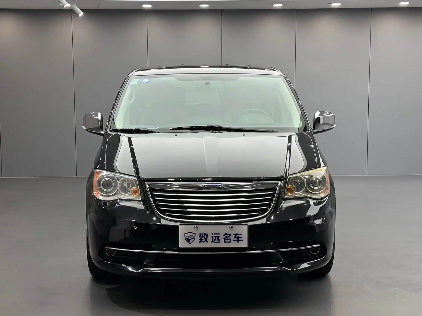 Chrysler Grand Voyager 2016 — Фото 2/20