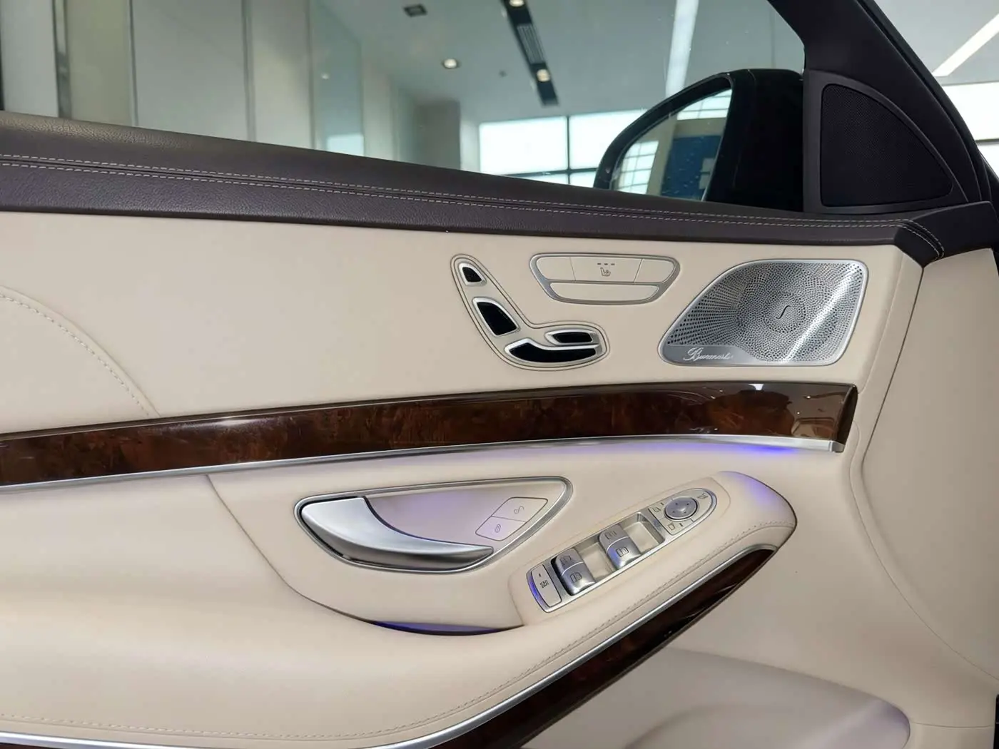 Mercedes-Benz S-Class 2016 — Photo 11/20