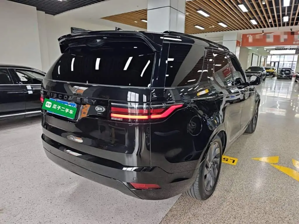 Land Rover Discovery 2023 — Photo 5/20