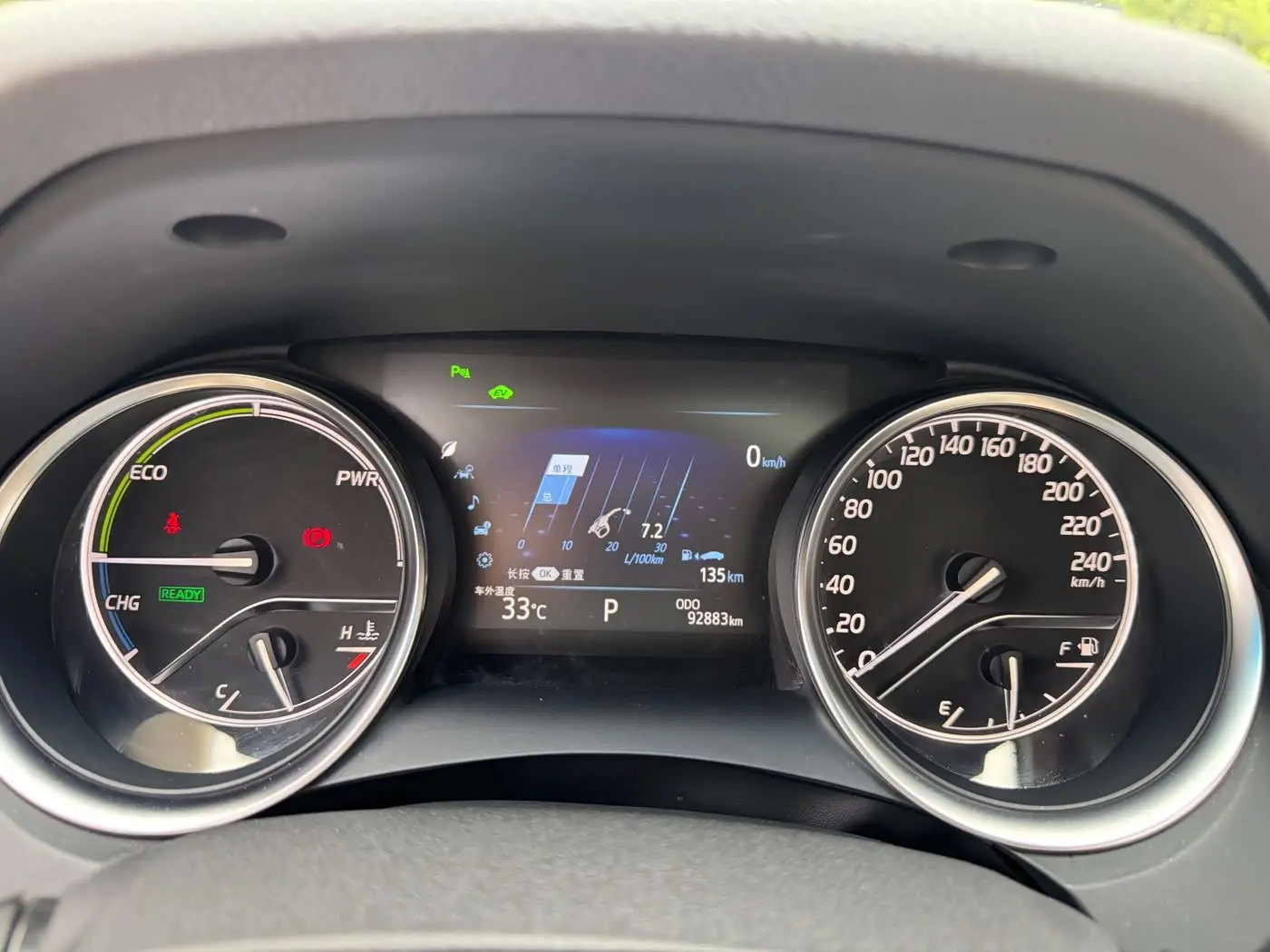 Toyota Camry 2019 — ფოტო 16/20
